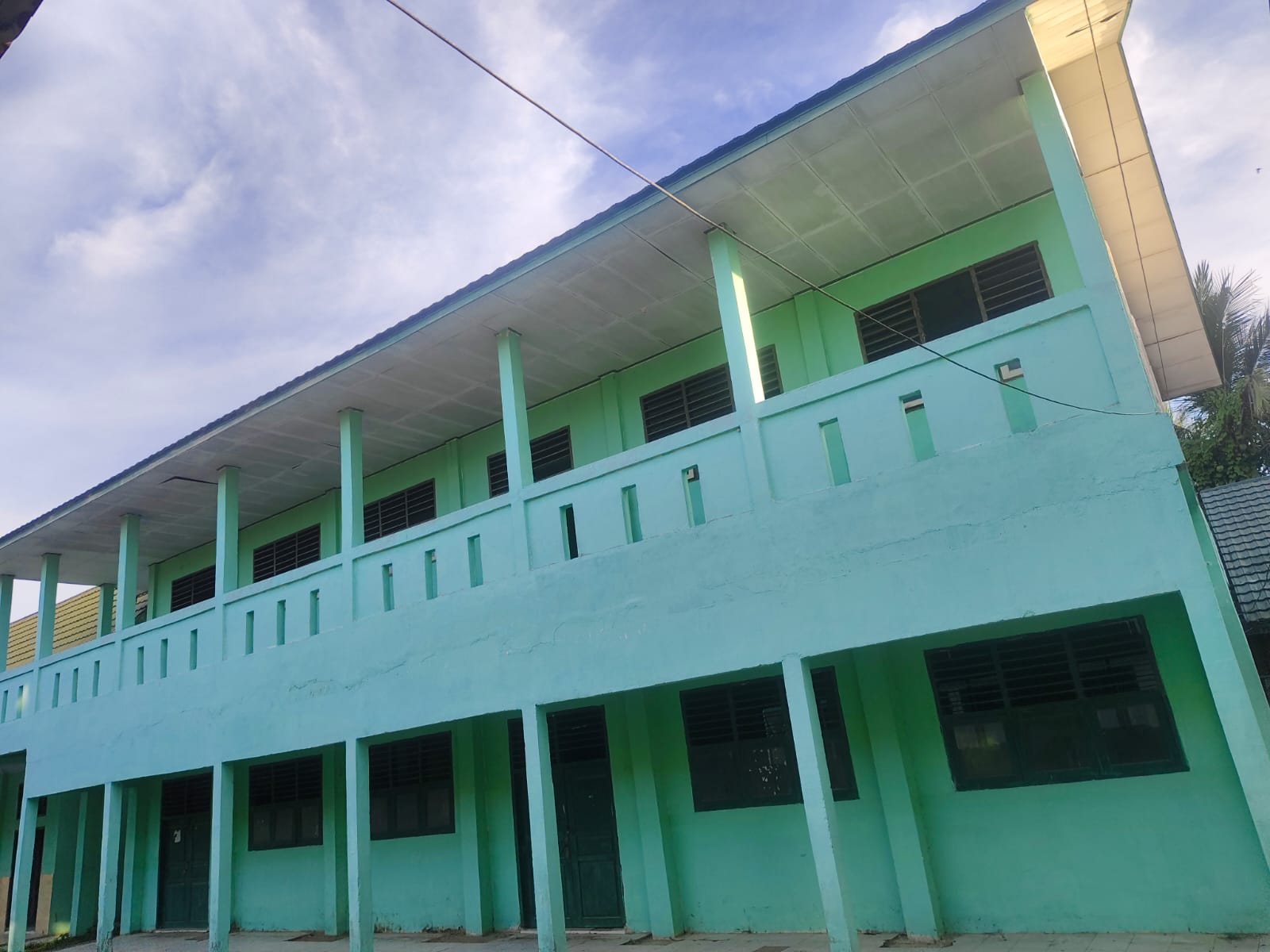 Siswa sedang belajar di laboratorium komputer